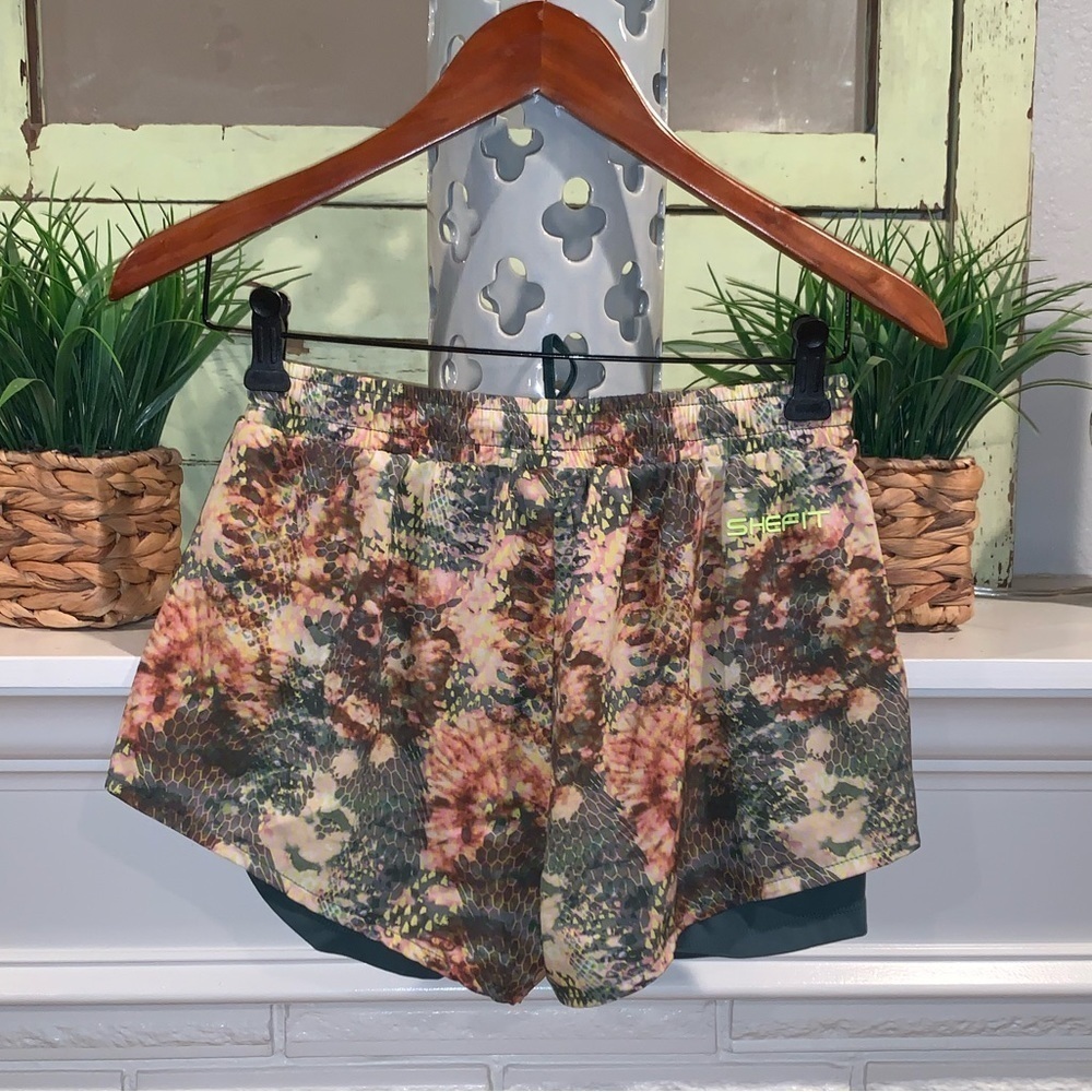 SHEFIT Snakeskin Print Green Layered Tie Waist Active Shorts Gym Running Small - Picture 6 of 6